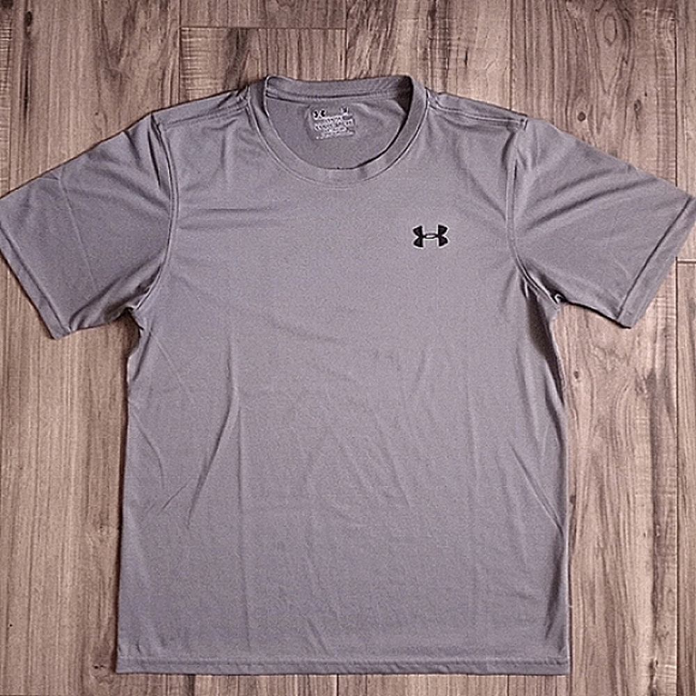 Under Armour Heat Gear Shirt Men Gray Short Sleeve  Loose fit Graphic Logo Med